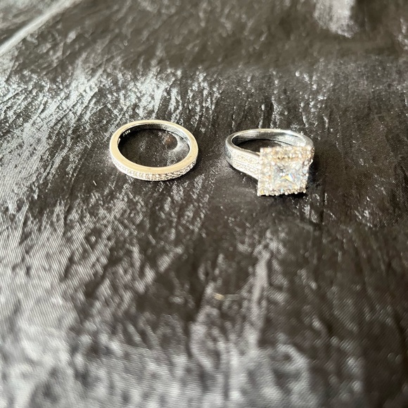 Princess cut Lab created White Sapphire set in Sterling Silver - Picture 5 of 10